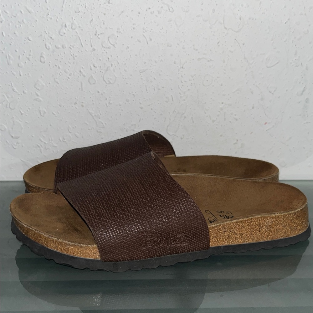 Birki’s Birkenstock leather slides
Women’s 7